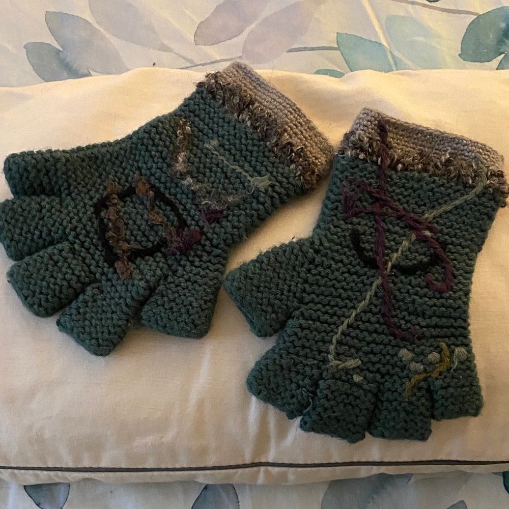 Cute fingerless gloves
